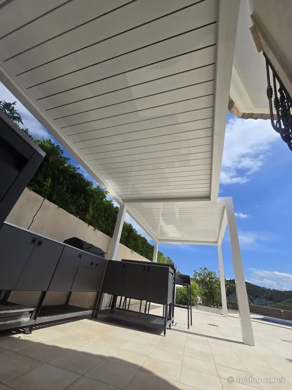 Pérgola bioclimática, instalado por Toldobox