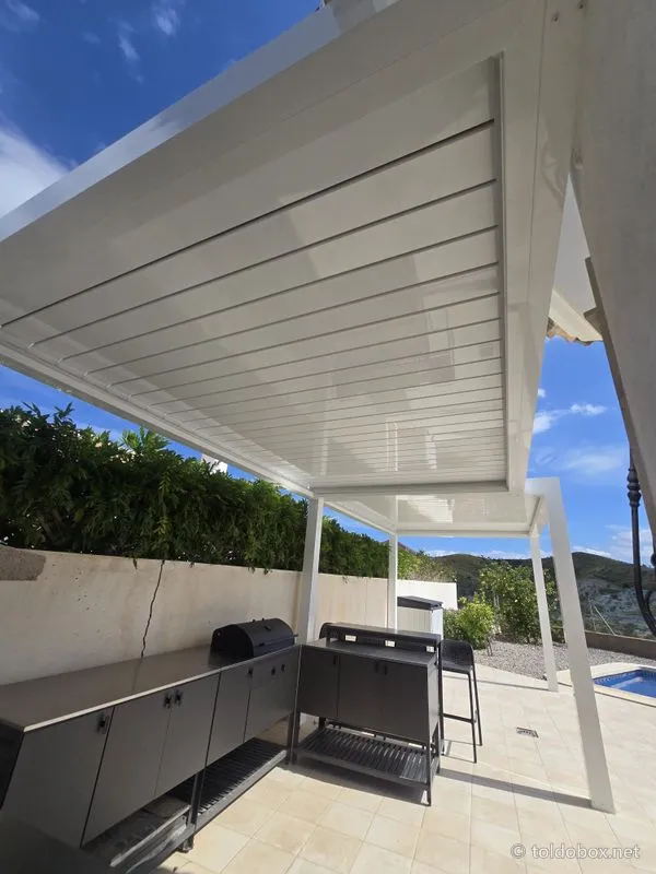 Pérgola bioclimática, instalado por Toldobox