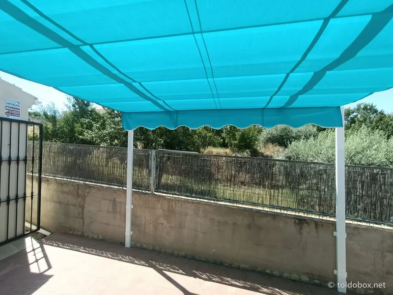Pérgola de aluminio con toldo corredero, instalado por Toldobox (2021)