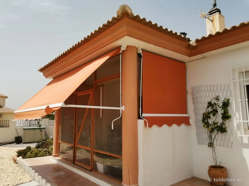 Pérgola de aluminio con toldo corredero, instalado por Toldobox