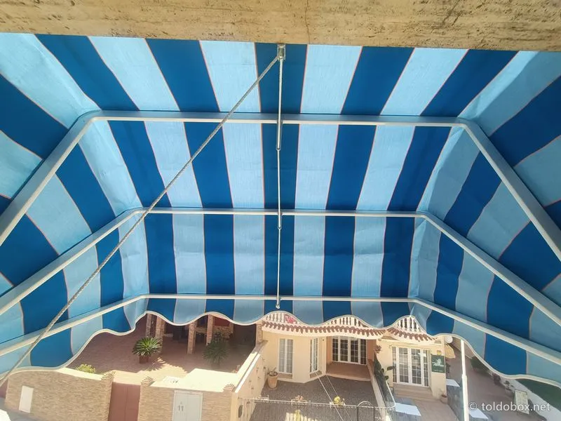 Toldo de balcón, instalado por Toldobox (2022)