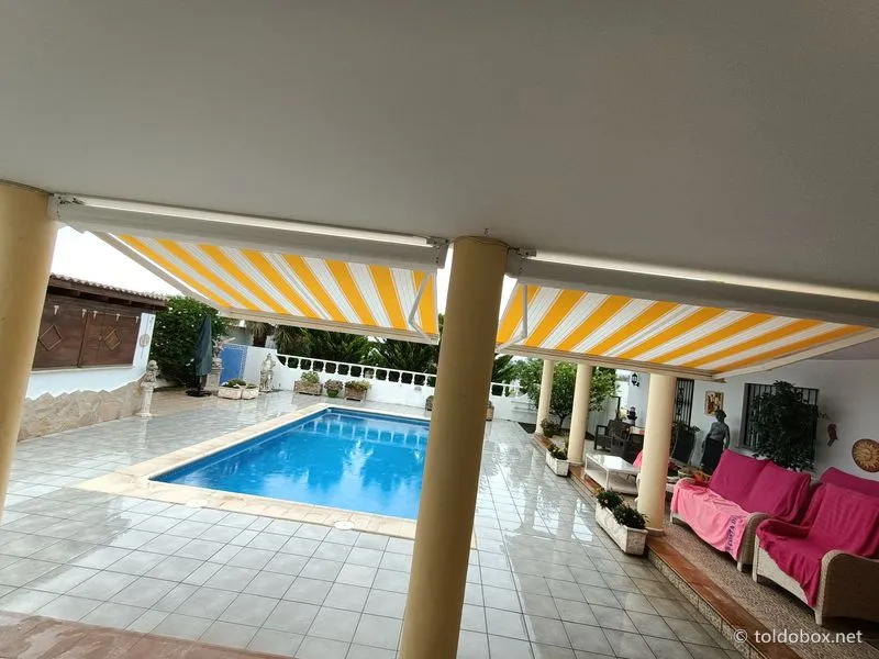 Toldo de brazos extensibles, instalado por Toldobox (2021)