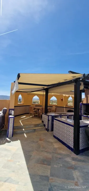 Toldo de brazos extensibles, instalado por Toldobox (2026)