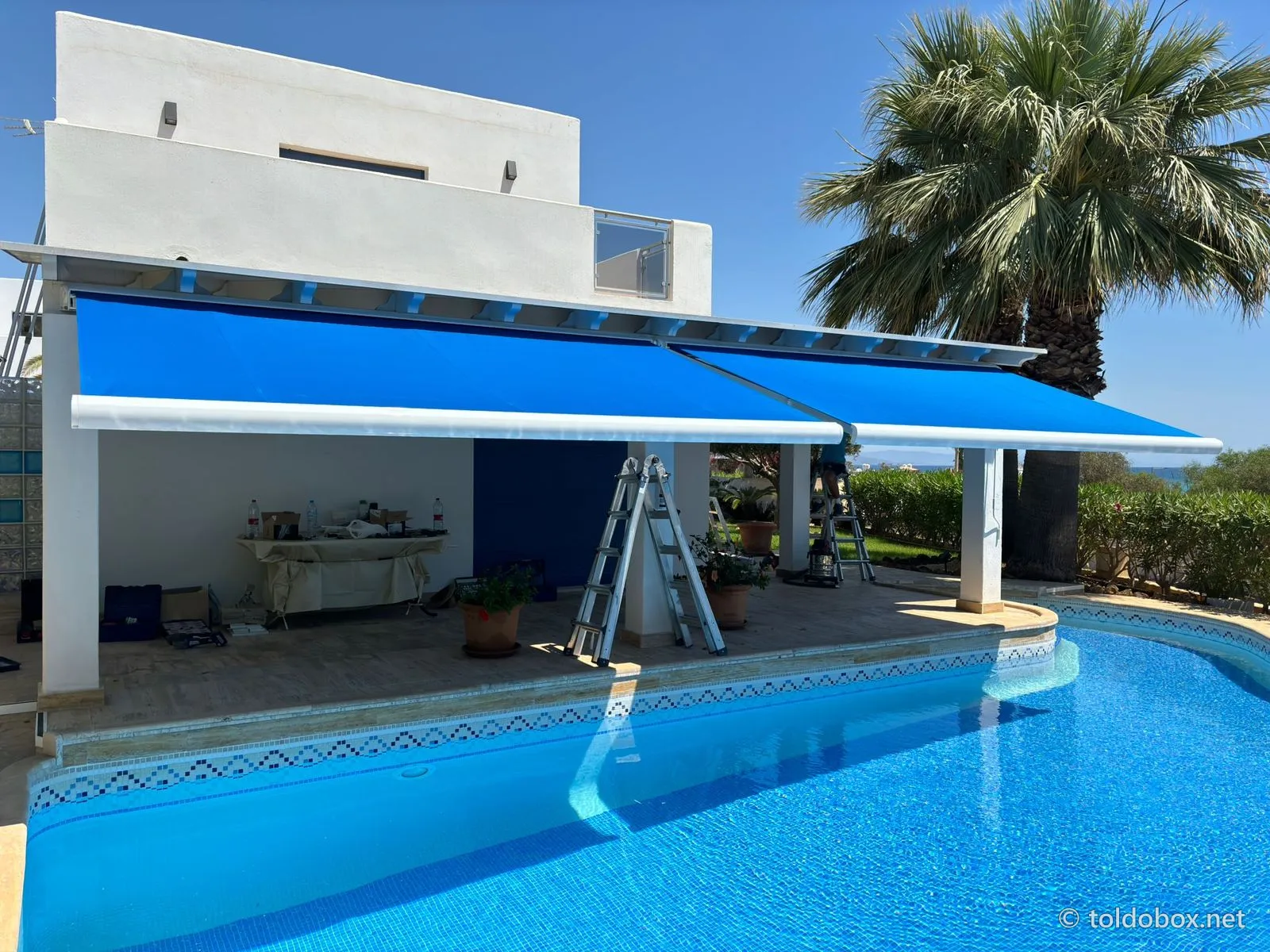 Toldo cofre, instalado por Toldobox