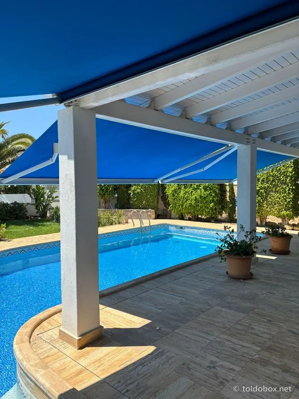 Toldo cofre, instalado por Toldobox