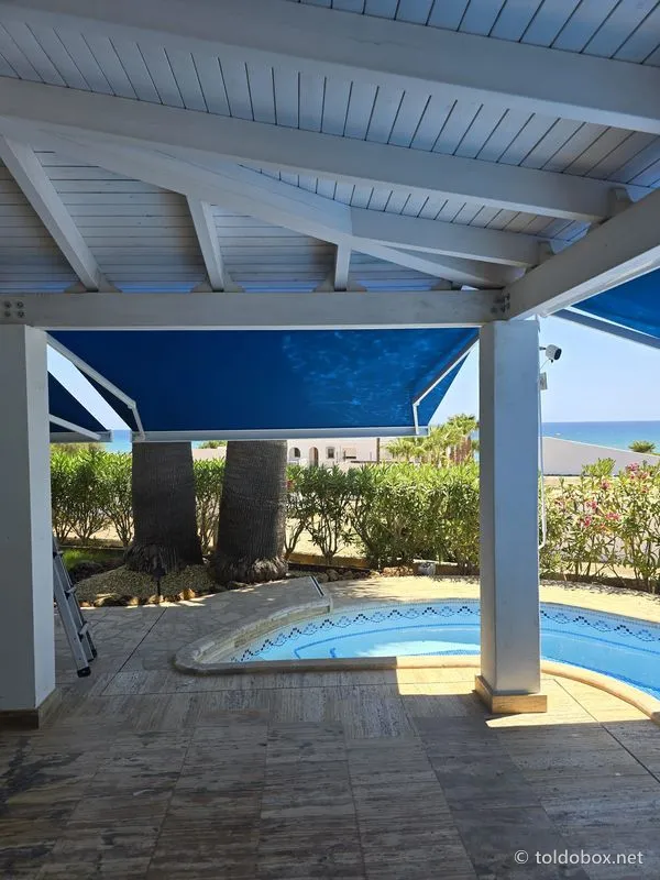 Toldo cofre, instalado por Toldobox
