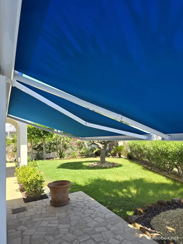 Toldo cofre, instalado por Toldobox