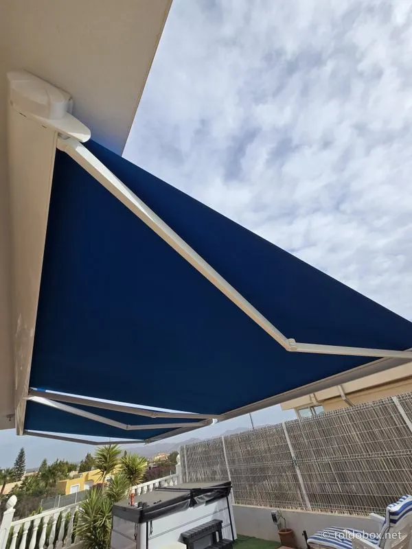 Toldo cofre, instalado por Toldobox
