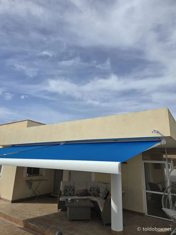 Toldo cofre, instalado por Toldobox