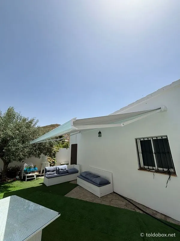 Toldo cofre, instalado por Toldobox
