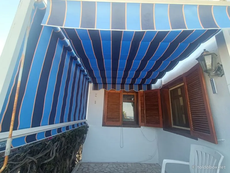 Toldo corredero en terraza, instalado por Toldobox (2022)