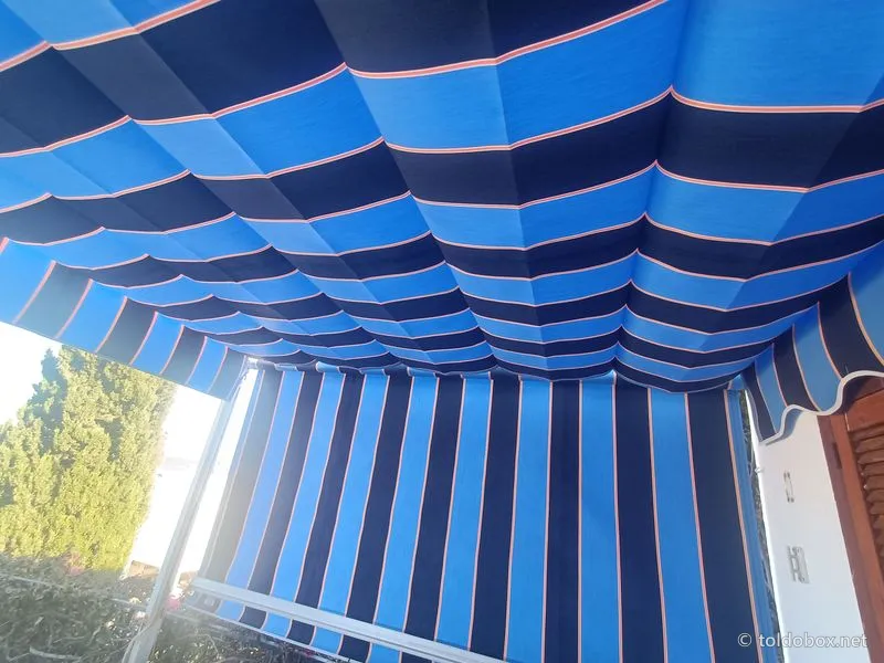 Toldo corredero en terraza, instalado por Toldobox (2022)