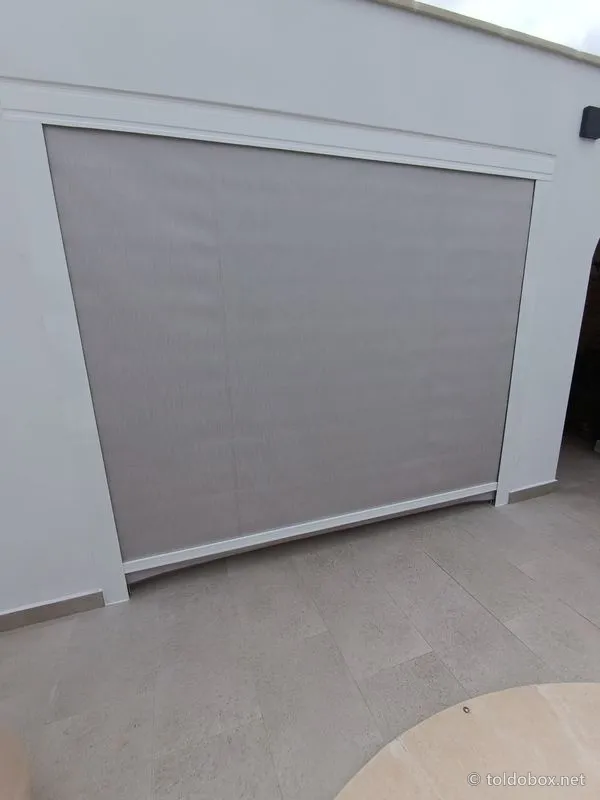 Toldo vertical screen, instalado por Toldobox (2025)