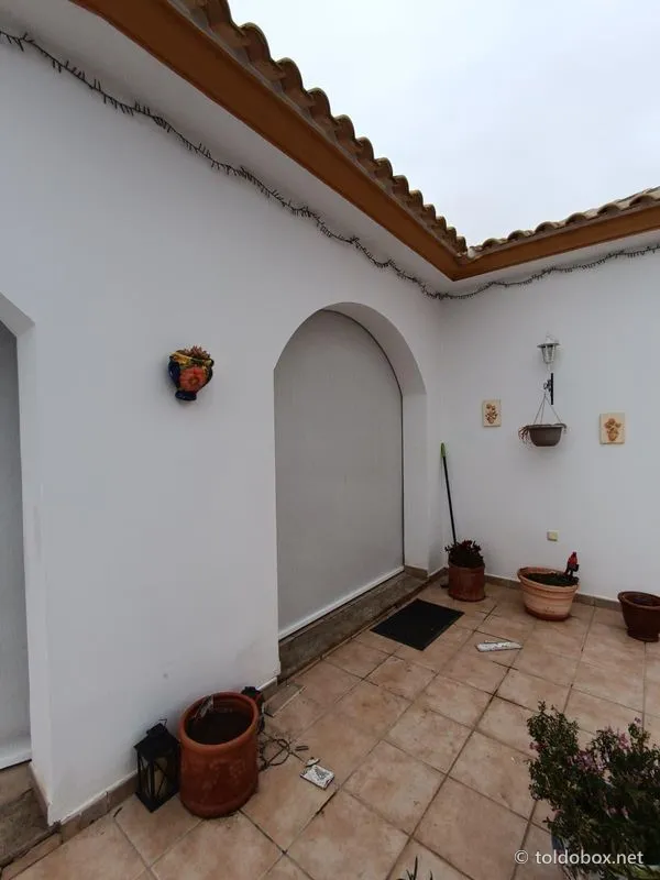 Toldo vertical screen, instalado por Toldobox (2026)