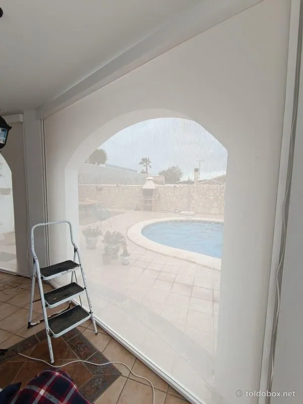 Toldo vertical screen, instalado por Toldobox (2026)