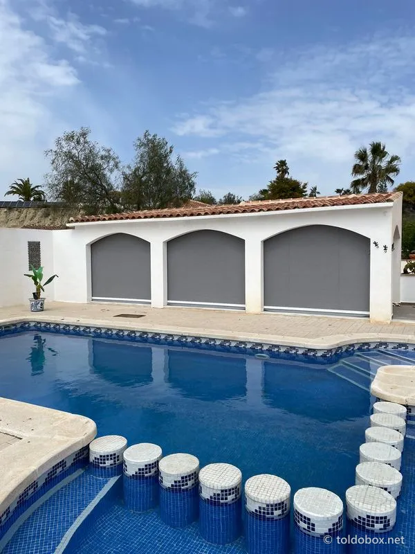 Toldo vertical screen, instalado por Toldobox