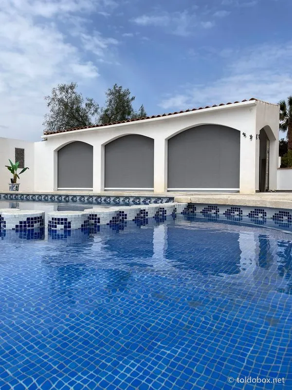 Toldo vertical screen, instalado por Toldobox