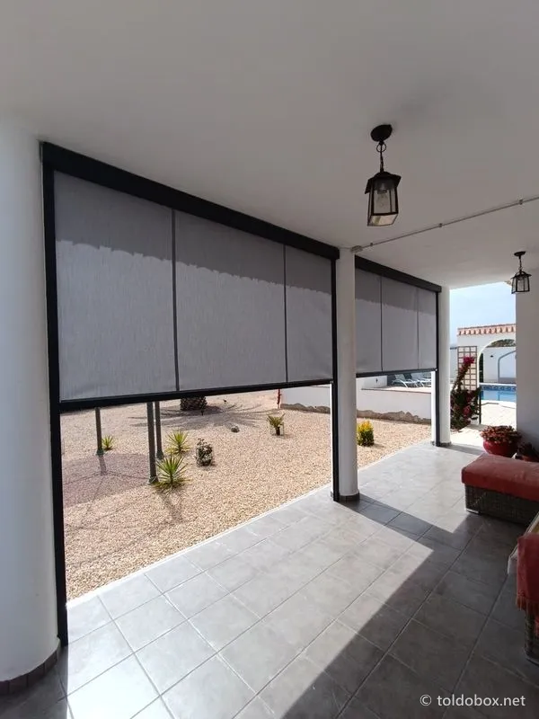 Toldo vertical screen, instalado por Toldobox