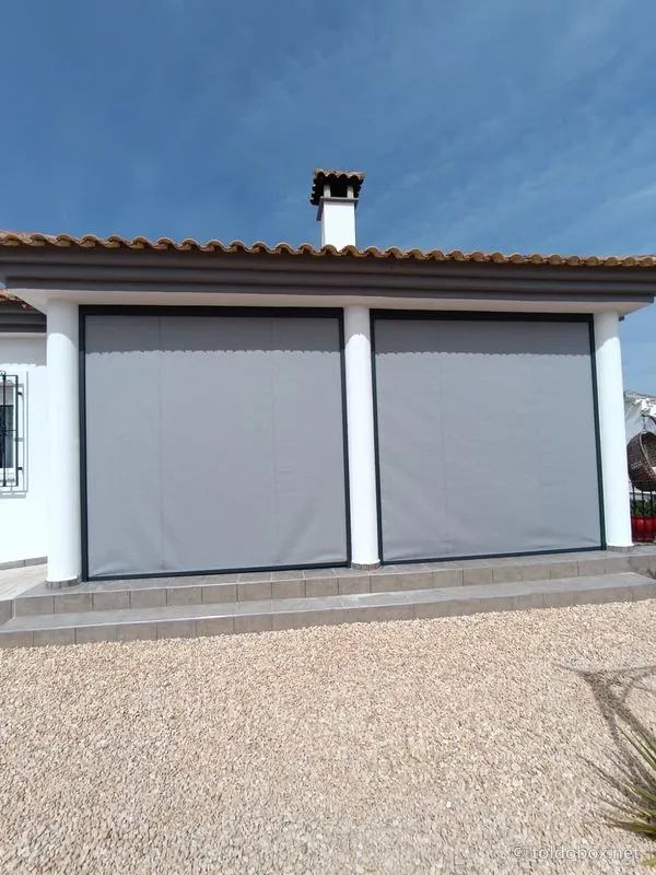 Toldo vertical screen, instalado por Toldobox
