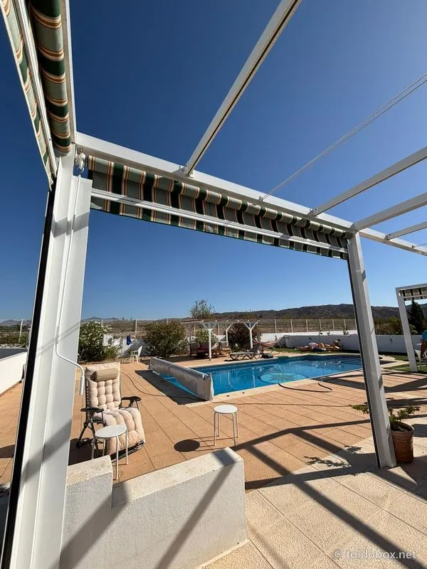 Toldo vertical, instalado por Toldobox
