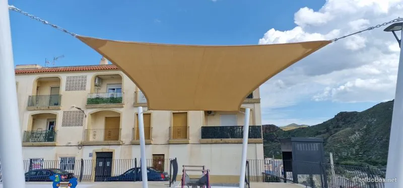Velas de sombra en plaza en Cantoria, instalado por Toldobox