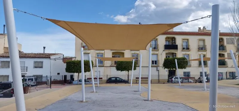 Velas de sombra en plaza en Cantoria, instalado por Toldobox