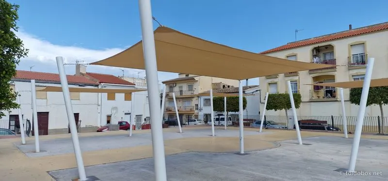 Velas de sombra en plaza en Cantoria, instalado por Toldobox